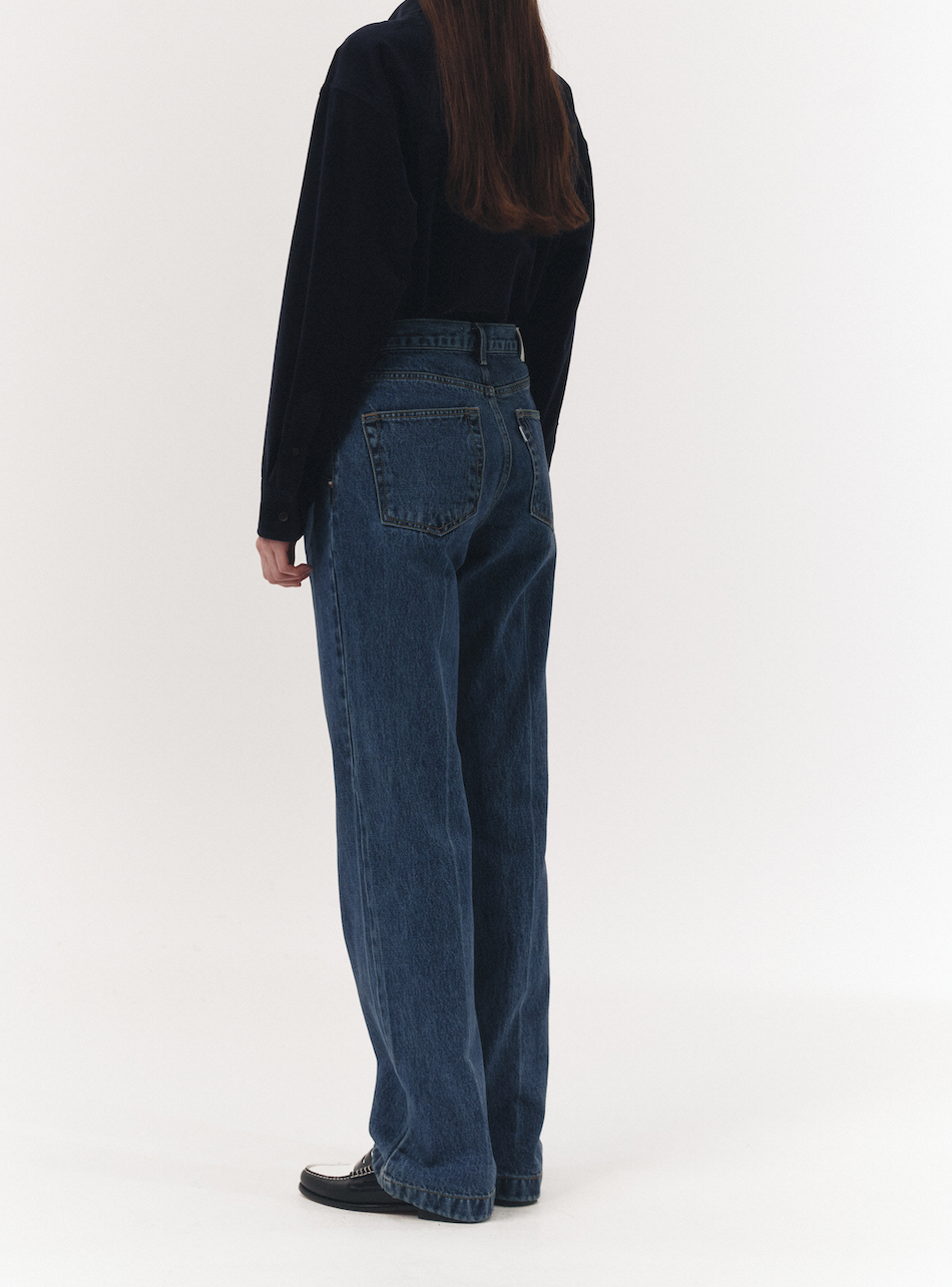 Semi-wide Tucked Jeans (Mid Blue)