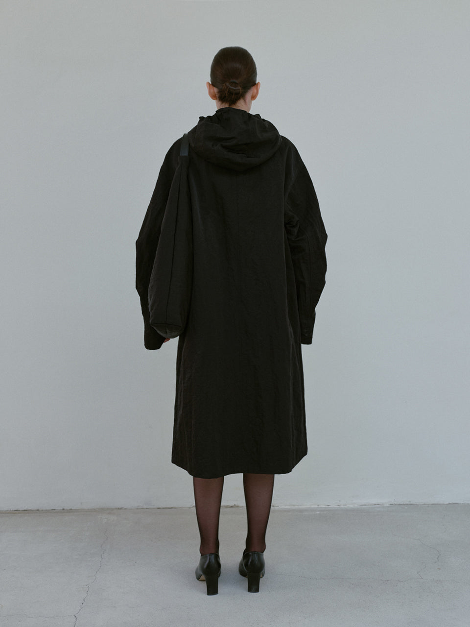 Curved Pillow Bag (Black)
